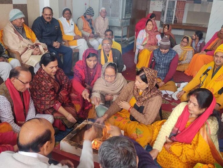 वेद माता गायत्री की साधना से गूंजा जन कल्याणेश्वर महादेव मंदिर परिसर