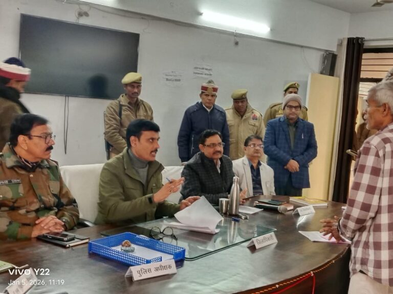 संपूर्ण समाधान दिवस में डीएम–एसपी ने सुनी फरियादियों की समस्याएं, भूमि विवाद के त्वरित निस्तारण के निर्देश