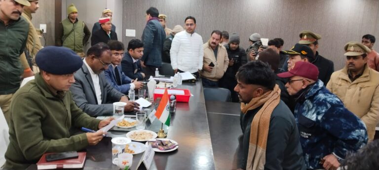 संपूर्ण समाधान दिवस में उमड़ा जनसैलाब, 117 शिकायतें दर्ज