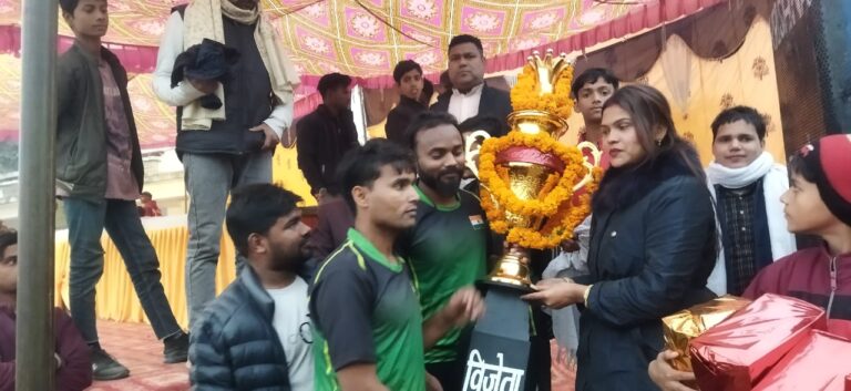 फाइनल मुकाबले में आजमगढ़ ने बड़हलगंज को हराकर ट्रॉफी पर किया कब्जा