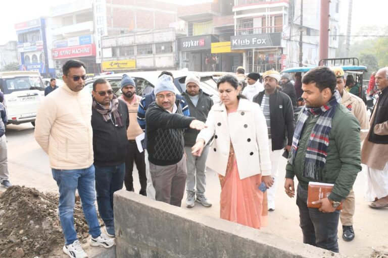 नालों के संपर्क में पेयजल पाइपलाइन, डीएम ने दिए तत्काल सुधार के आदेश