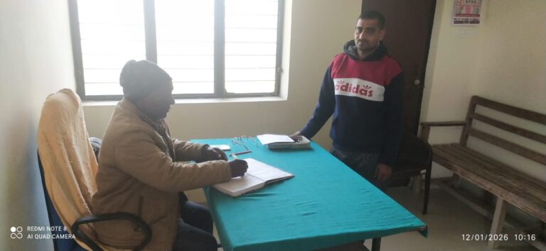 राजकीय आयुर्वेदिक चिकित्सालयों की पड़ताल: दवाओं की कमी और बायोमेट्रिक व्यवस्था ठप