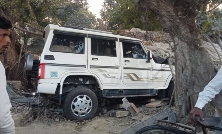 रात के अंधेरे में बोलेरो-बाइक भिड़ंत, गांव में मातम