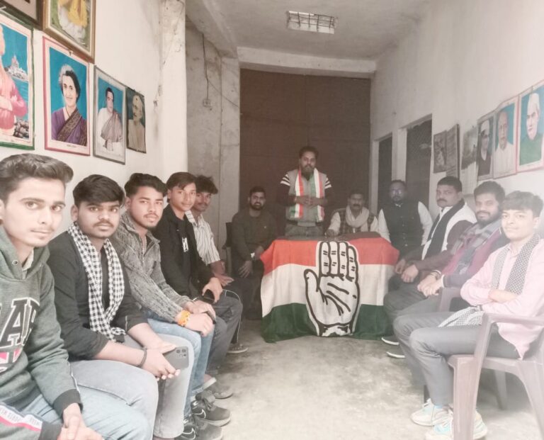 कांग्रेस जिला महासचिव के भाई के पत्नी के निधन पर कांग्रेसियों ने जताया शोक