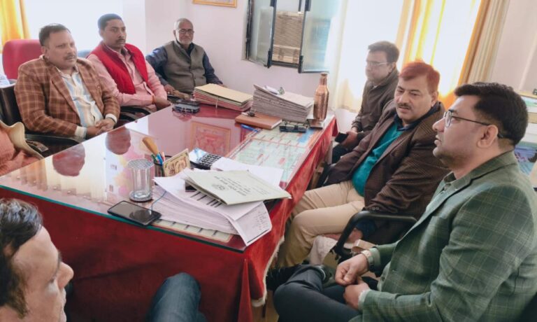 व्यापारियों से संवाद को लेकर 17 जनवरी को मगहर में विशेष कार्यक्रम, तैयारियों पर हुई समीक्षा बैठक
