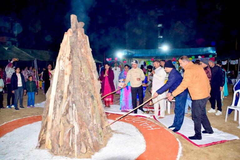 बहराइच: सशस्त्र सीमा बल द्वारा लोहड़ी पर्व का उल्लासपूर्ण आयोजन, सांस्कृतिक कार्यक्रमों से गूंजा परिसर