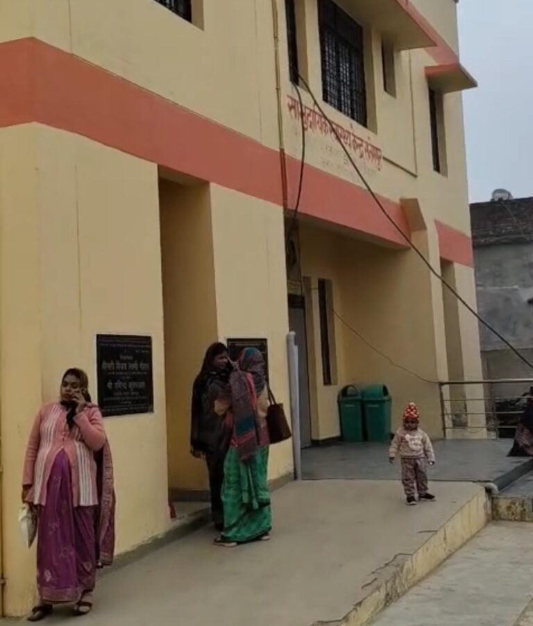 आग तापते समय महिला झुलसी, हालत गंभीर होने पर मेडिकल कॉलेज रेफर