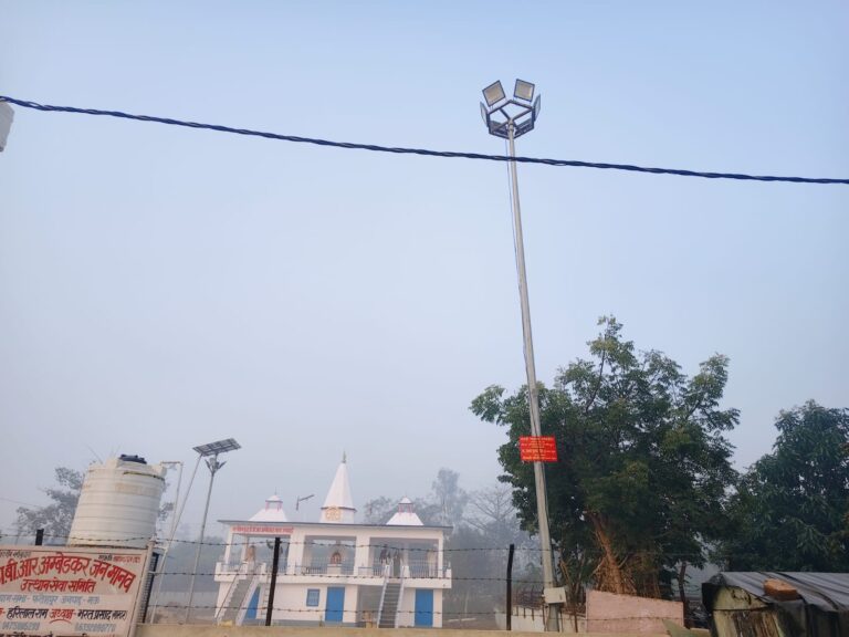 अंधेरे का साया: अंबेडकर पार्क में तीन महीने से बंद हाईमास्ट लाइट