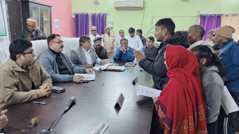 डीएम की अध्यक्षता में धनघटा तहसील में सम्पन्न हुआ सम्पूर्ण समाधान दिवस, 88 फरियादियों की सुनवाई