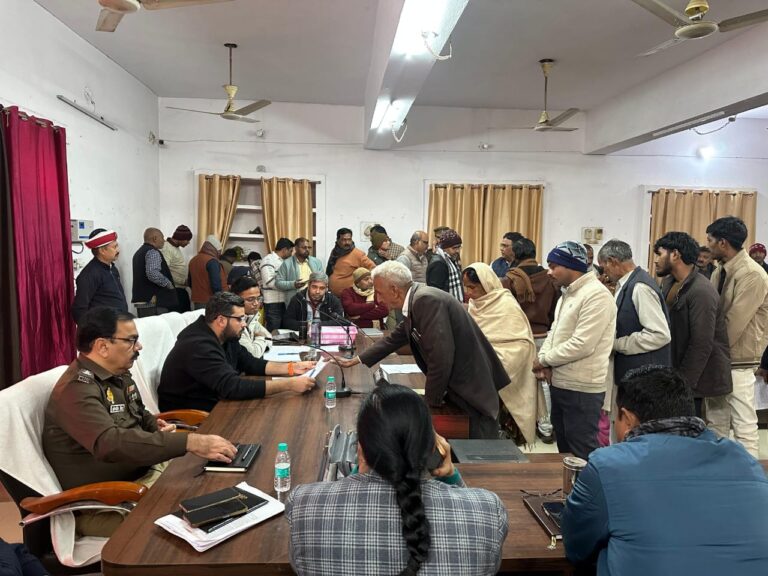 तहसील परिसर में संपूर्ण समाधान दिवस: सीडीओ ने भूमि और जनकल्याण शिकायतों का त्वरित निस्तारण सुनिश्चित किया