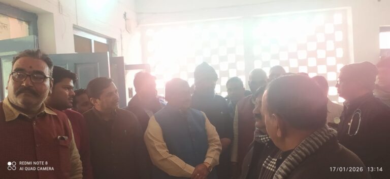 सामुदायिक स्वास्थ्य केंद्र सिकंदरपुर का विधायक ने किया औचक निरीक्षण, व्यवस्थाओं को लेकर दिए सख्त निर्देश