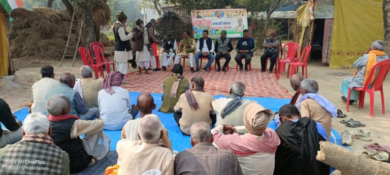 कांग्रेसियों की बैठक में मनरेगा बचाओ पर जोर
