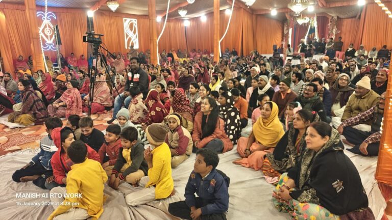 समर्पण और शरणागत भाव से ही मिलते हैं भगवान: मऊ में श्री राम कथा के दौरान बोले किशोरी शरण जी महाराज