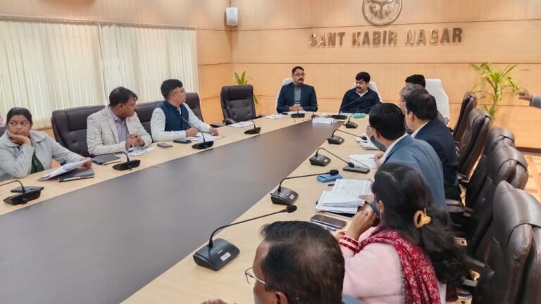 मंडलायुक्त ने राजनीतिक दलों के साथ एसआईआर की समीक्षा की, समन्वय पर दिया जोर