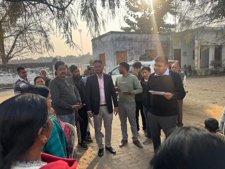 मतदाता सूची शुद्धिकरण अभियान: डीएम दीपक मीणा ने बूथों का औचक निरीक्षण कर परखी बीएलओ की उपस्थिति