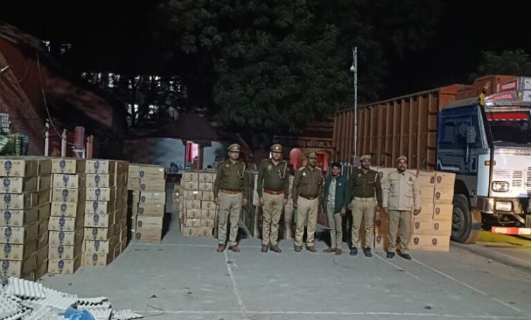 नरही थाना पुलिस की बड़ी कार्रवाई: ट्रक से 9086 लीटर अवैध अंग्रेजी शराब बरामद, एक गिरफ्तार