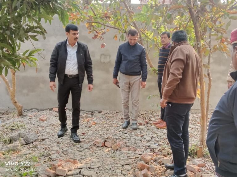 जिलाधिकारी ने किया राजकीय बालगृह बालिका निधरिया का औचक निरीक्षण