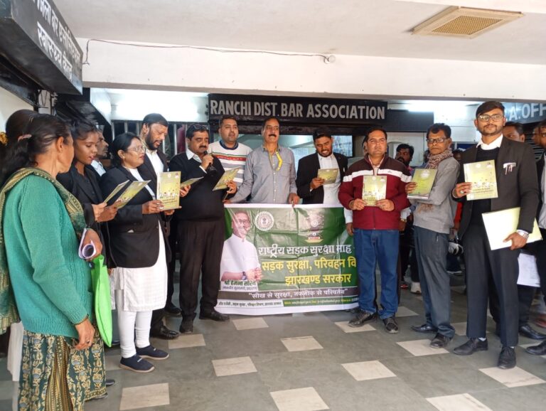 हेलमेट, सीट बेल्ट और संयम से ड्राइविंग पर जोर, अधिवक्ताओं ने लिया जागरूकता का प्रण