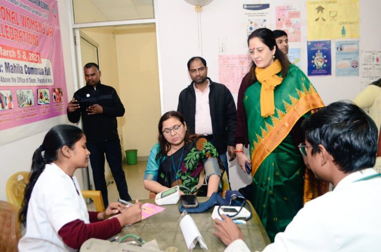 पिंक कार्ड अभियान से पूर्वांचल की महिलाओं को समय पर स्वास्थ्य संरक्षण मिलेगा: कुलपति प्रो. पूनम टंडन