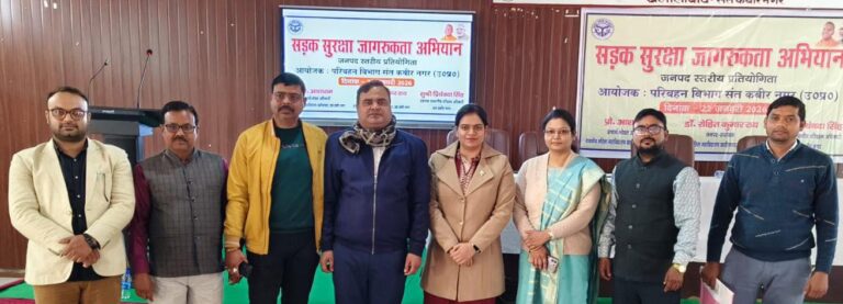 सड़क सुरक्षा जागरूकता अभियान से जुड़े युवाओं ने दिखाया सामाजिक दायित्व