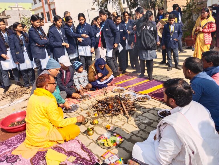 जी.एम. एकेडमी में श्रद्धा व उल्लास के साथ सरस्वती पूजा
