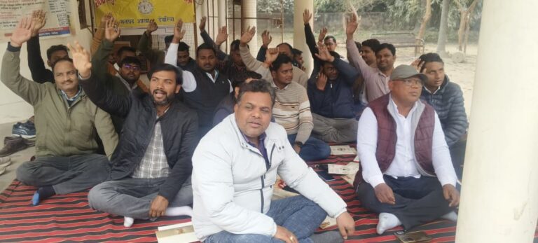 न्याय या निलंबन? देवरिया में जूनियर इंजीनियरों का बड़ा आंदोलन