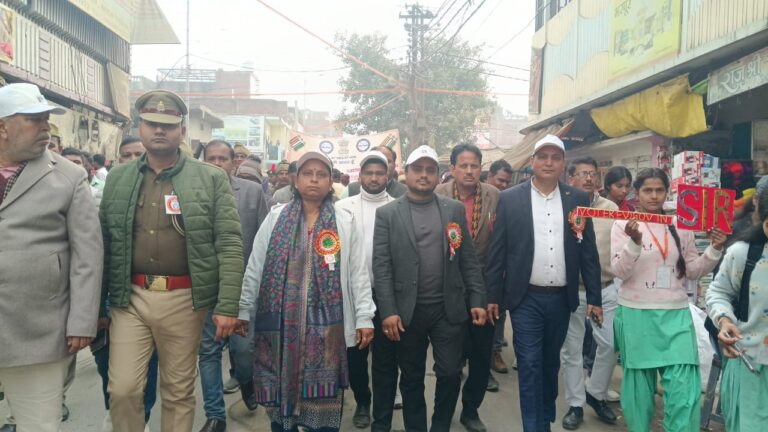 बरहज में निकली मतदाता जागरूकता रैली, छात्रों की रही ऐतिहासिक भागीदारी