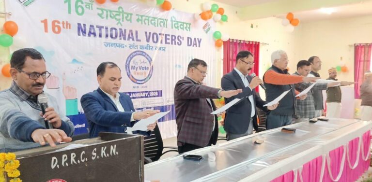 राष्ट्रीय मतदाता दिवस पर लोकतंत्र की शपथ, 7 बीएलओ सम्मानित