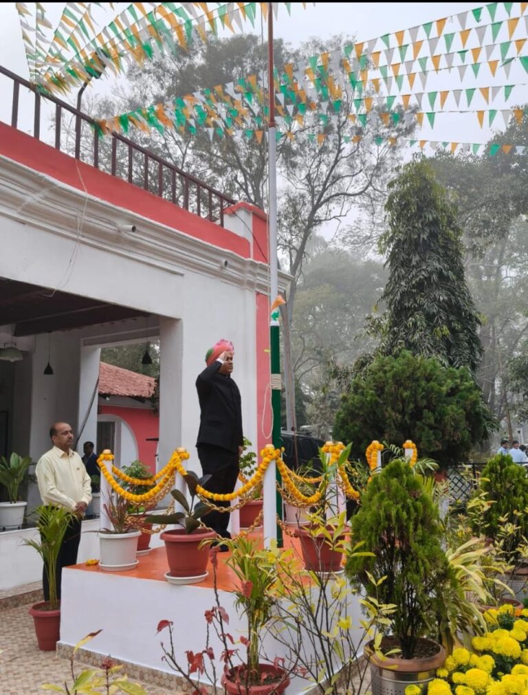 झारखंड में गणतंत्र दिवस की धूम, परेड-झांकियों के साथ देशभक्ति का संदेश