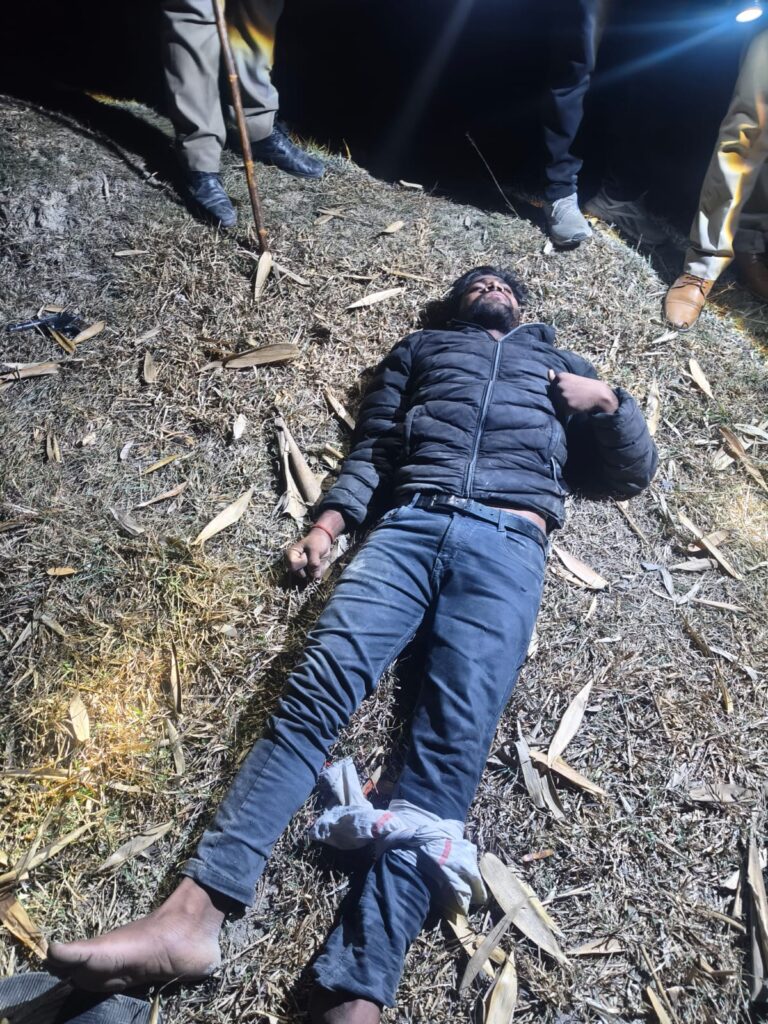 पुलिस व बदमाशों में मुठभेड़,दोनों बदमाशों के पैर में लगी गोली