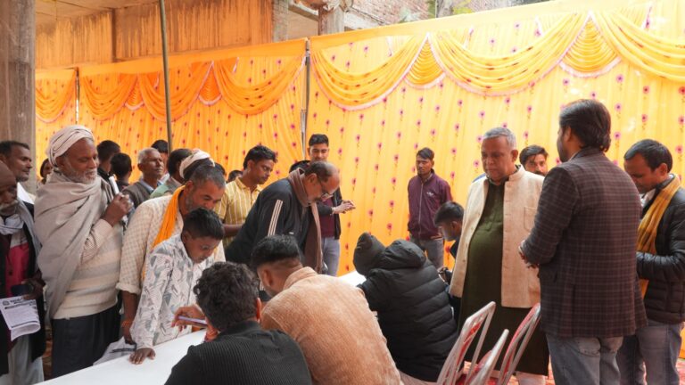 देवरिया में निःशुल्क स्वास्थ्य शिविर, 1650 मरीजों का इलाज