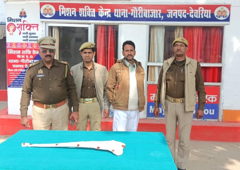 हत्या के प्रयास के मामले में वांछित गिरफ्तार, लाइसेंसी रायफल बरामद