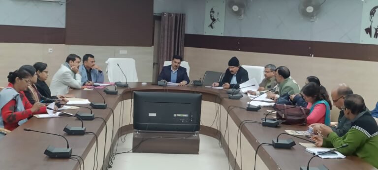 व्यवसायिक शिक्षा को बढ़ावा देने के लिए समीक्षा बैठक