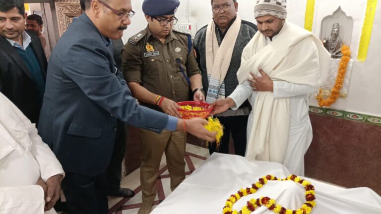 डीएम ने फीता काटकर व दीप प्रज्ज्वलित कर किया संत कबीर मगहर महोत्सव-2026 का भव्य शुभारंभ