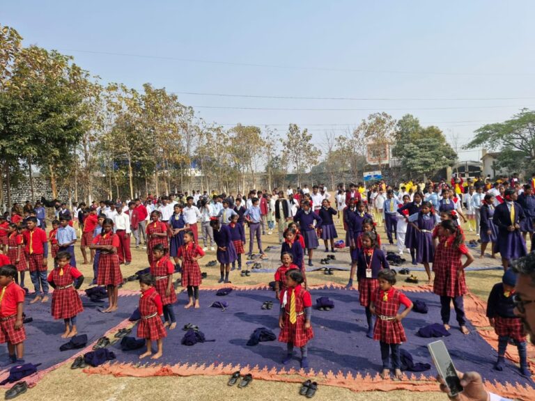 संतोष बी.एड कॉलेज में सामूहिक सूर्यनमस्कार कार्यक्रम का हुआ आयोजन