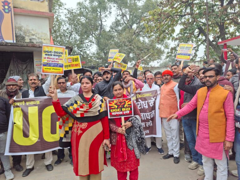 UGC बिल के विरोध में सलेमपुर में सवर्ण समाज का जोरदार प्रदर्शन, राष्ट्रपति को संबोधित ज्ञापन सौंपा