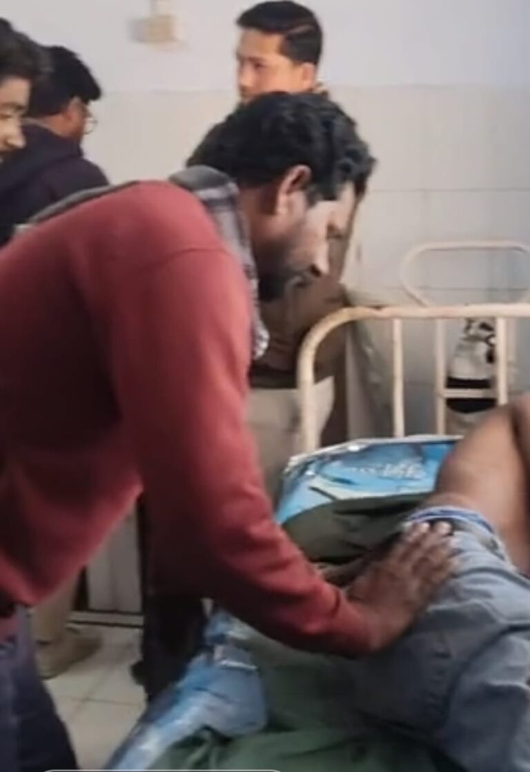 बुजुर्ग को बचाने में युवक घायल, बृजमनगंज में मानवता की मिसाल