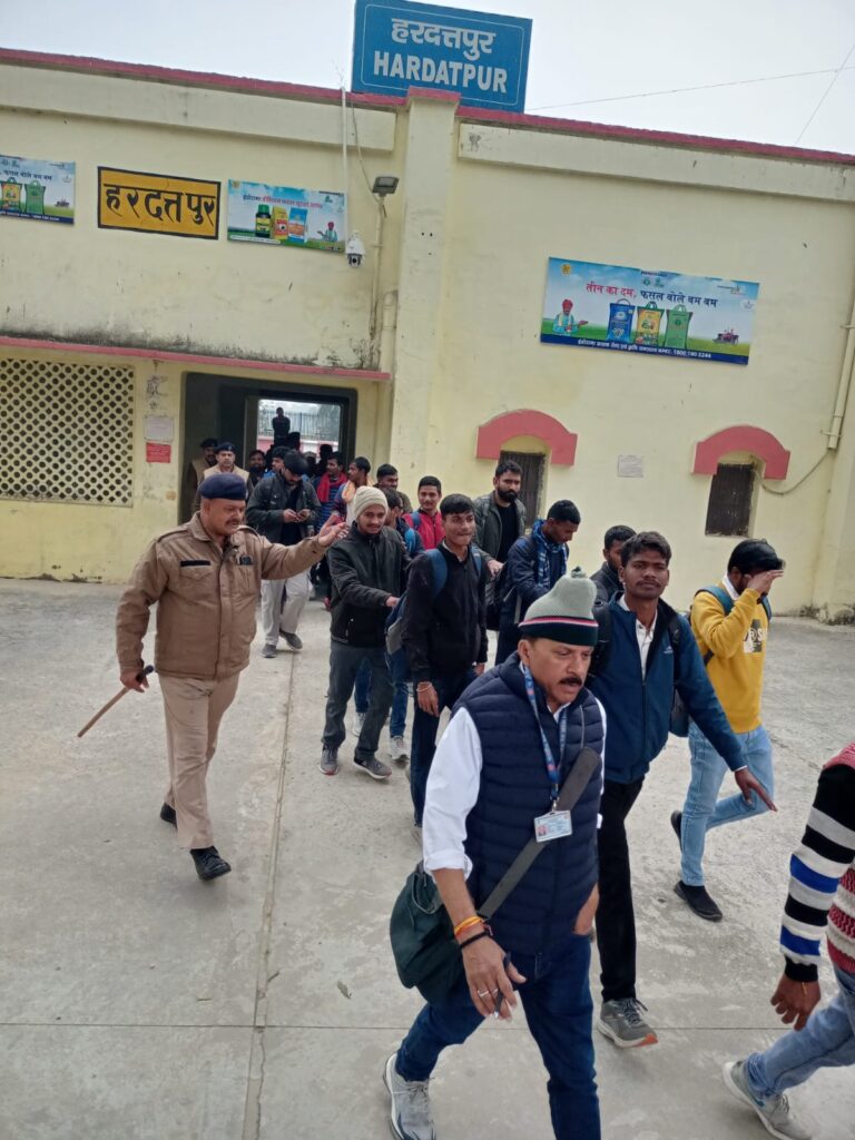 बनारस–हरदत्तपुर रेल खंड पर सघन टिकट चेकिंग अभियान, 33 यात्री पकड़े गए