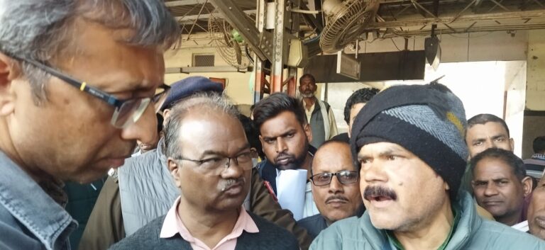 रेल सुविधाओं को लेकर रासद-भाकपा ने सौंपा मांगपत्र