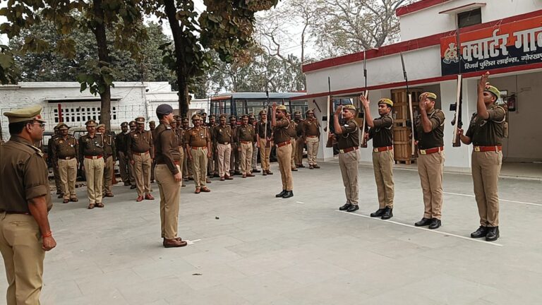 पुलिस लाइन क्वार्टर गार्ड पर दो मिनट मौन रखकर मनाया गया गांधी जी का शहादत दिवस