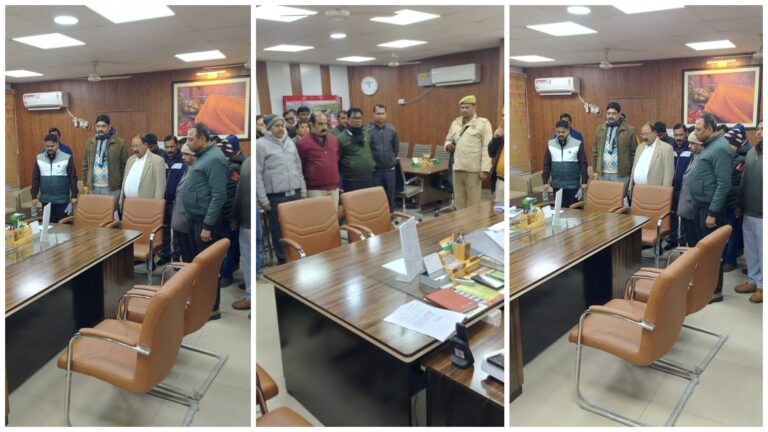 स्वतंत्रता संग्राम सेनानियों को नमन: कलेक्ट्रेट में दो मिनट का मौन, प्रशासन ने दी श्रद्धांजलि