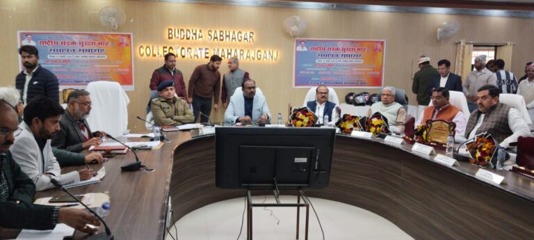 सड़क सुरक्षा बैठक में डीएम का सख्त रुख, एनएच पीडब्ल्यूडी पर बरसे, अधूरे कार्य शीघ्र पूरे करने के निर्देश