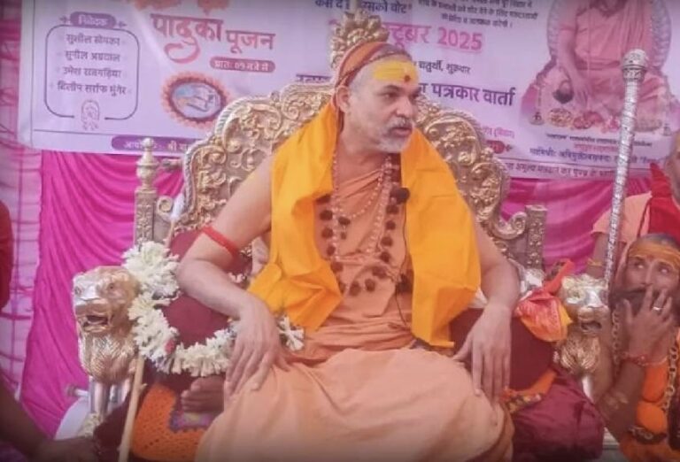 प्रयागराज माघ मेला विवाद: स्वामी अविमुक्तेश्वरानंद और पुलिस के बीच झड़प, प्रशासन ने कहा “बिना अनुमति आचरण गलत”
