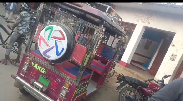 ई-रिक्शा चालक पर हथौड़े से हमला दबंगों ने लूटी दिनभर की कमाई
