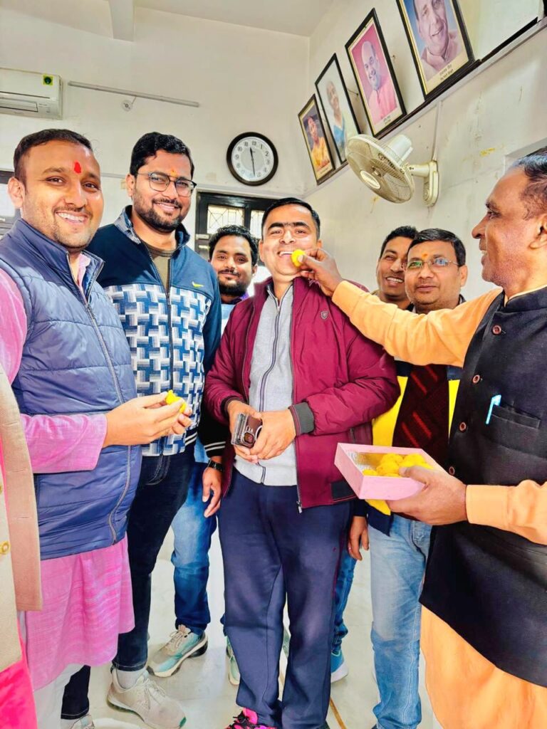 केंद्रीय बजट का सजीव प्रसारण, भाजपा कार्यकर्ताओं में उत्साह, मिठाई बांटकर जताई खुशी