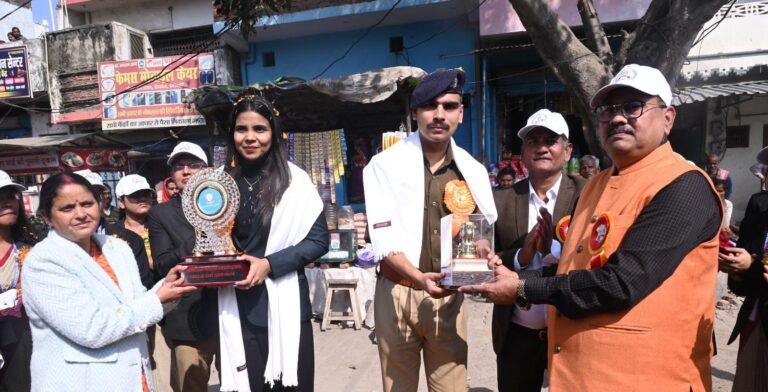 यातायात सुरक्षा के लिए प्रभादेवी शिक्षण संस्थान की भव्य जन-जागरूकता महारैली