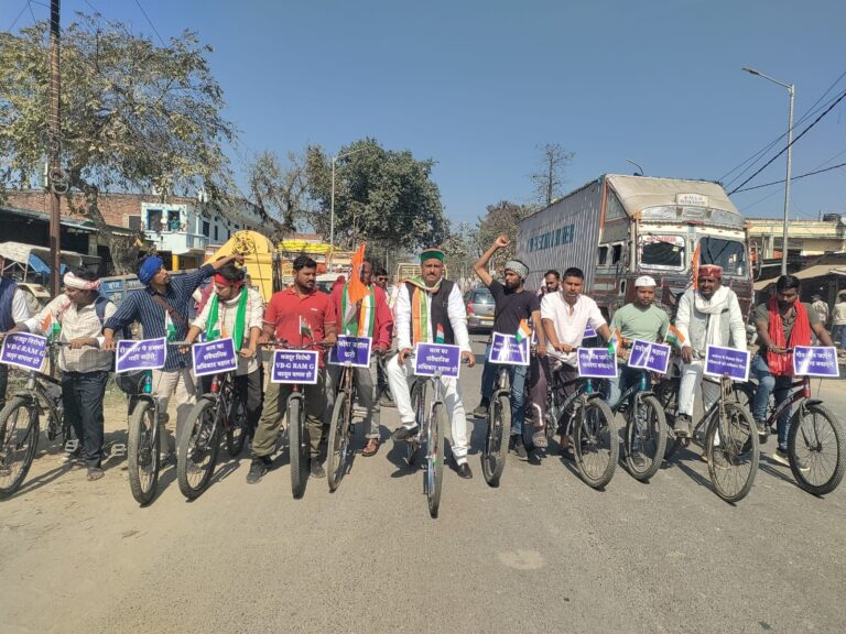 युवा गांधीवादियों की मनरेगा बचाओ यात्रा पहुंची जनपद केअदरी