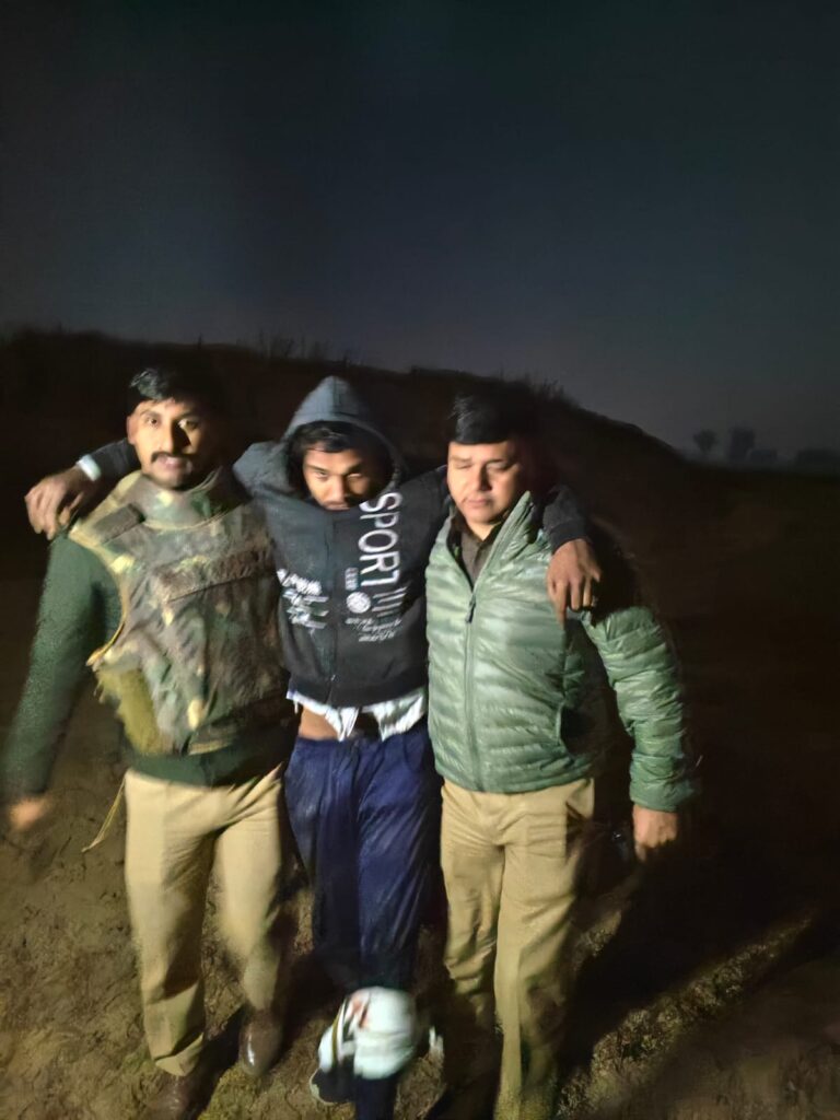 मुठभेड़ के बाद तीन शातिर तस्कर पर काबू, एक को लगी गोली
