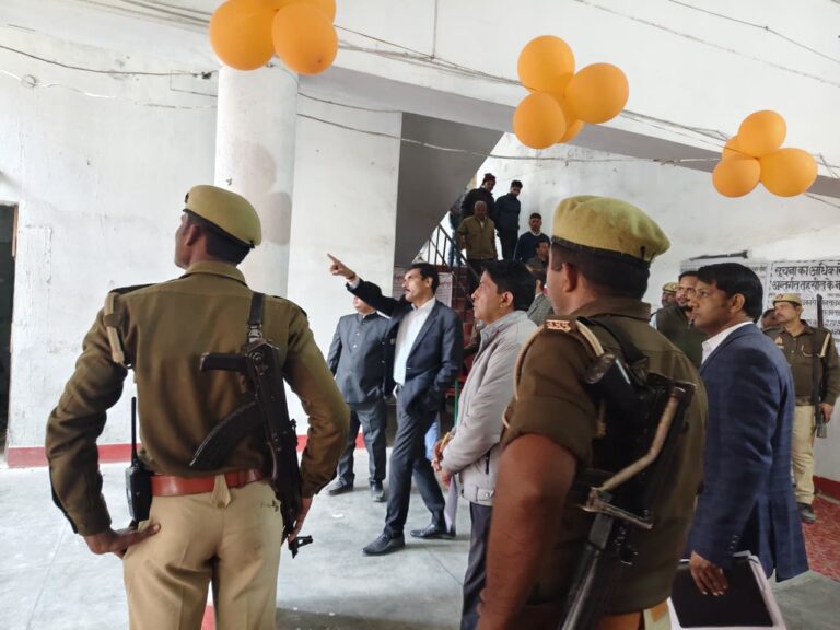 औचक निरीक्षण में खुली अव्यवस्थाएं, डीएम ने लगाई फटकार
