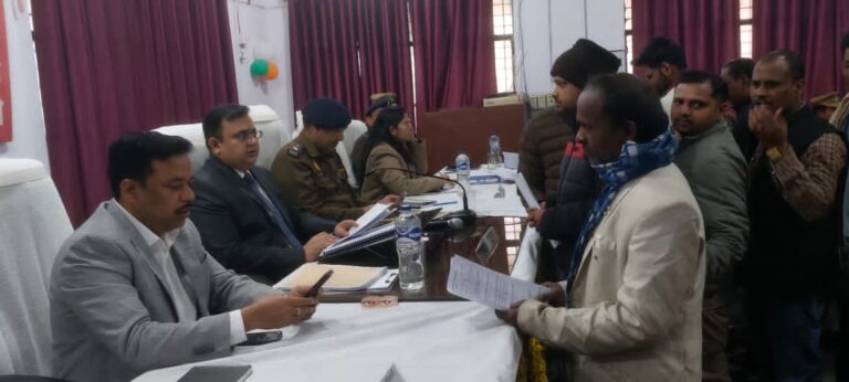 बहराइच: डीएम की अध्यक्षता में तहसील नानपारा में सम्पन्न हुआ सम्पूर्ण समाधान दिवस